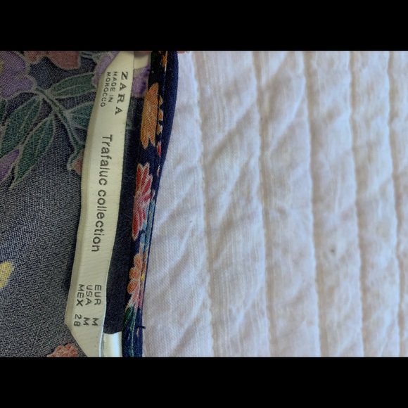 Loose flowery top - Picture 3 of 3